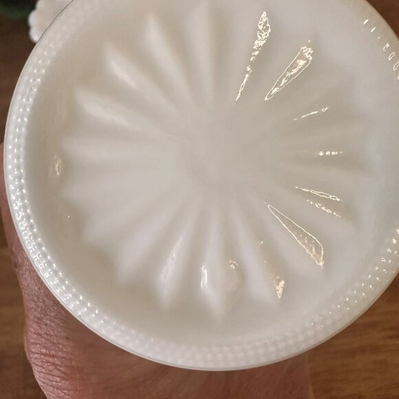 Set of 3 Milk Glass Bud Vases Diamond Point and Scalloped Edge Vintage Wedding - Picture 8 of 8